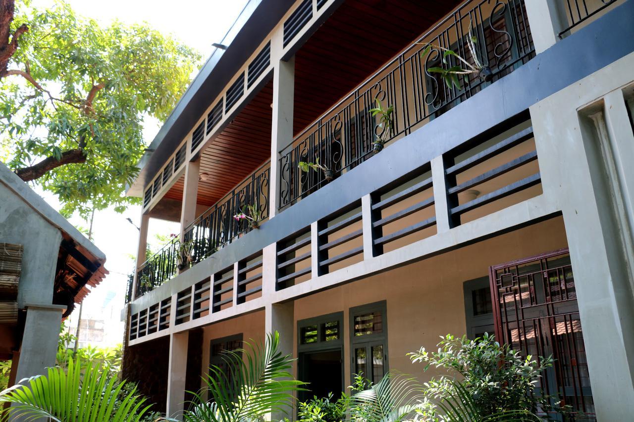 Corner9 Bassac Boutique Hotel Phnom Penh Exterior foto